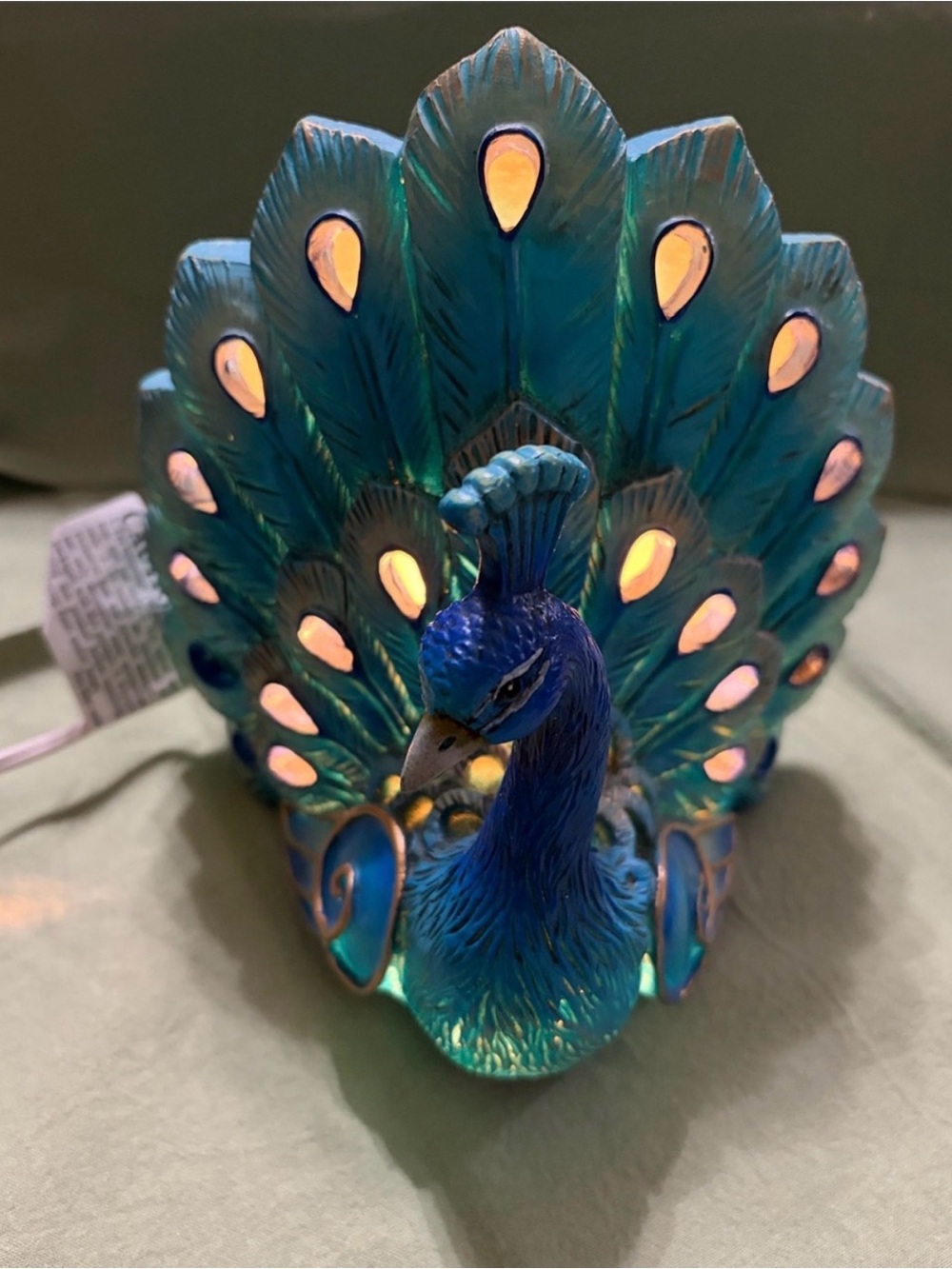 🦚 Blue Peacock Accent Light with Detailed Feathering